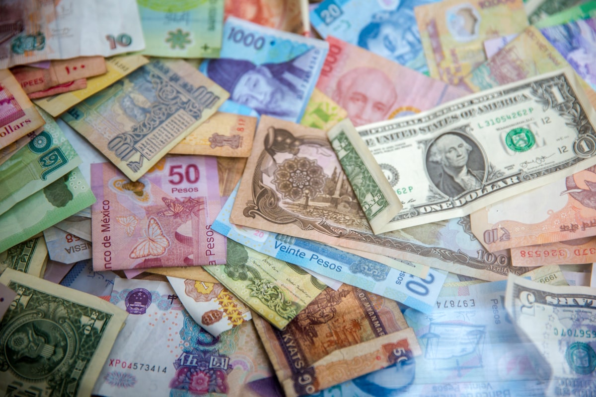 New Zealand currency and landscape